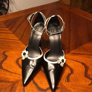 Little leather flowers on the top